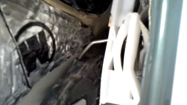 DAEWOO MATIZ Установка и ремонт нового кронштейна двери... смотреть онлайн