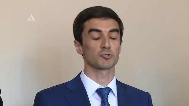 Коллективу представлен министр просвещения и языковой политики Инал Габлия смотреть онлайн