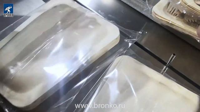Упаковка группы одноразовых деревянных тарелок и наборов для пикника смотреть онлайн