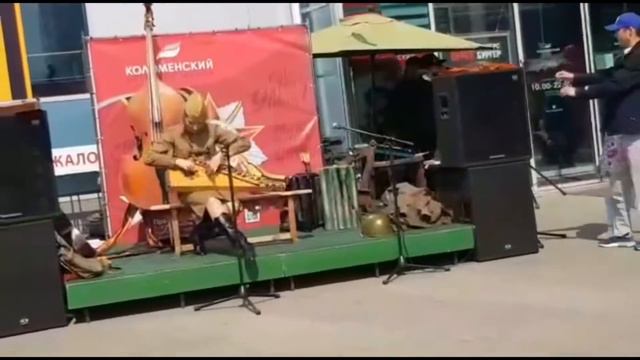 8 мая 2022 года возле метро Коломенская смотреть онлайн