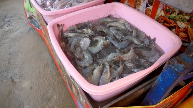 Cambodian street food, grilled and fried street food on national road no.2, yummy street food смотреть онлайн