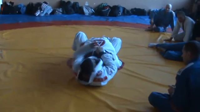 Техника гарда в бразильском джиу джитсу от Макса Карвальо смотреть онлайн