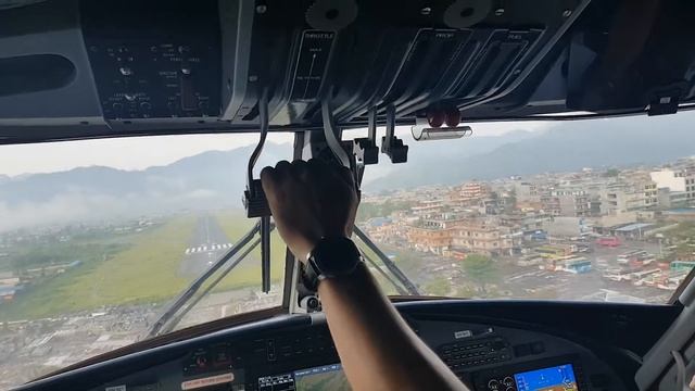 Cockpit view of Jomsom to Pokhara Landing смотреть онлайн