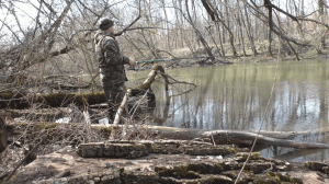 РЫБАЛКА НА ПОПЛАВОК В АПРЕЛЕ 2023 на реке, Ловля плотвы на удочку весной.