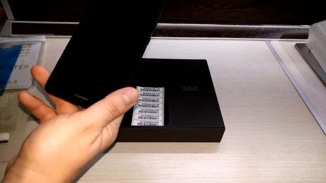 Распаковка Huawei Mate 9 в цвете Obsidian black (черный). смотреть онлайн