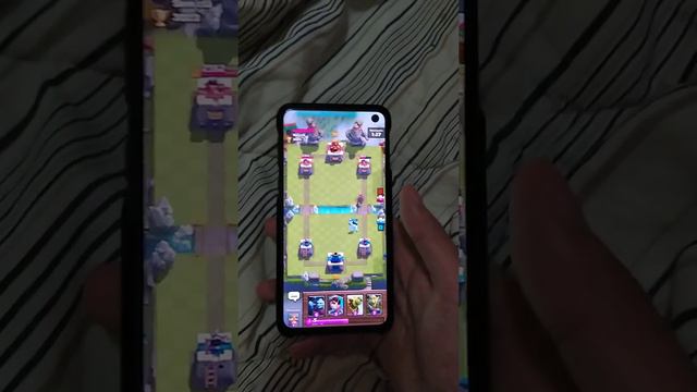 CLASH ROYALE Jogano DEPOIS DE DOIS ANOS NO GALAXY S10e смотреть онлайн