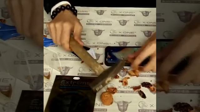 Колем орехи и забиваем гвозди 'экраном C помощью бронепленки / броня X-ONE Extreme Shock Eliminator