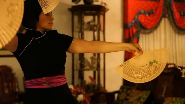 Nerdy Dance Experiment, Ep. 1: League of Asian Fan Dancers смотреть онлайн