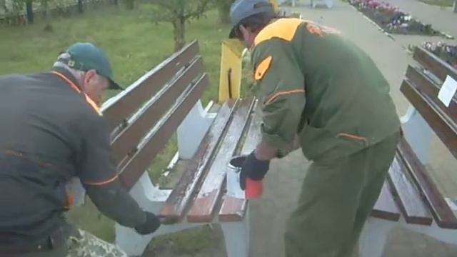 Покраска лавочек. Тополинка. Благоустройство.