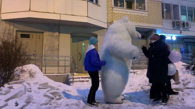 Поставь Лайк, если тебе нравится белый мишка из Москвы смотреть онлайн