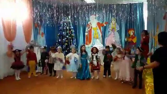 Танец якутов на новогодней сказке Снежная Королева смотреть онлайн