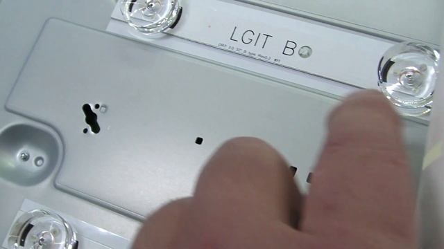 TV LG 32L*** Подсветка новая, но опять засветы! смотреть онлайн