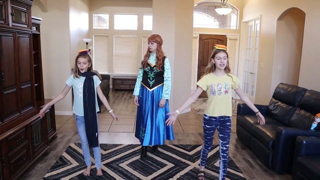 The BabySitter Is A ROBOT! смотреть онлайн