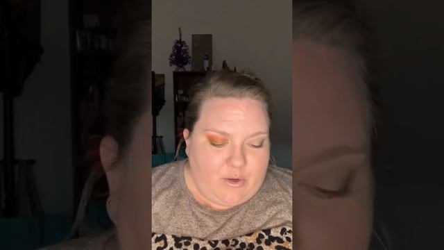 Easy ways to wear bold eyeshadow colors смотреть онлайн