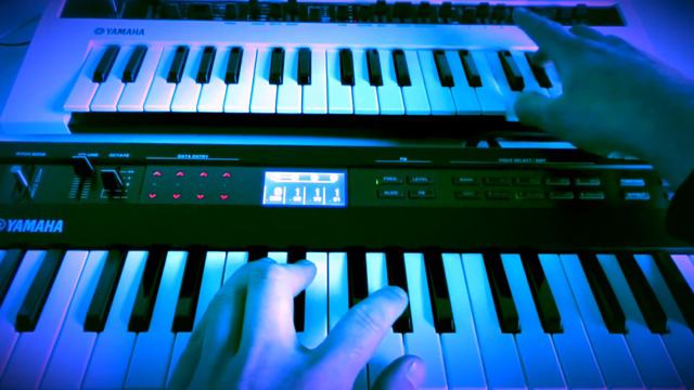 Yamaha Reface CS DX | Play смотреть онлайн