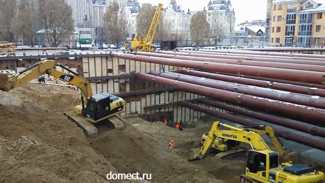 Это круто! Огромный котлован копают сразу 4 экскаватора! смотреть онлайн