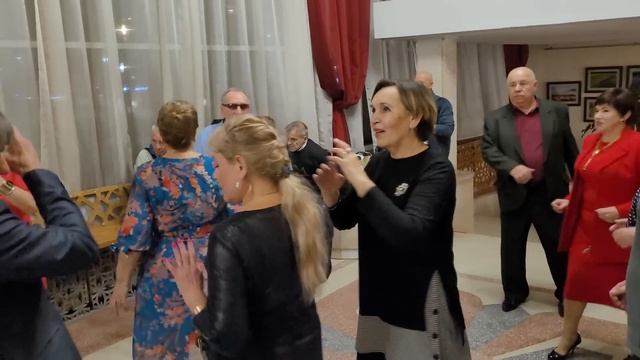 Шалунья осень... 04.11.23 смотреть онлайн