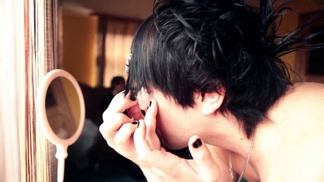 Как красятся эмо-мальчики смотреть онлайн