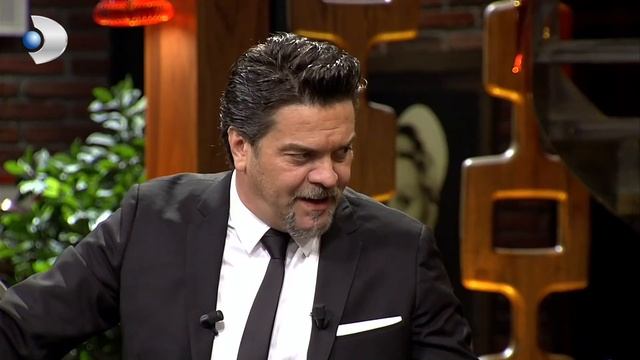 Burak Özçivit'in Bıyığındaki Ayranı Silmek İstiyorum! - Beyaz Show смотреть онлайн