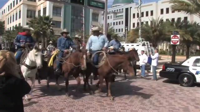 Cattle Drive Down Clematis St. in West Palm Beach, Florida. 12/13/2011 смотреть онлайн