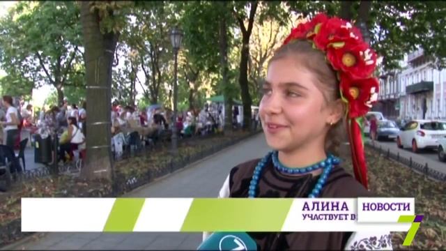 Дефиле на Потемкинской лестнице там прошел показ старинной украинской одежды смотреть онлайн