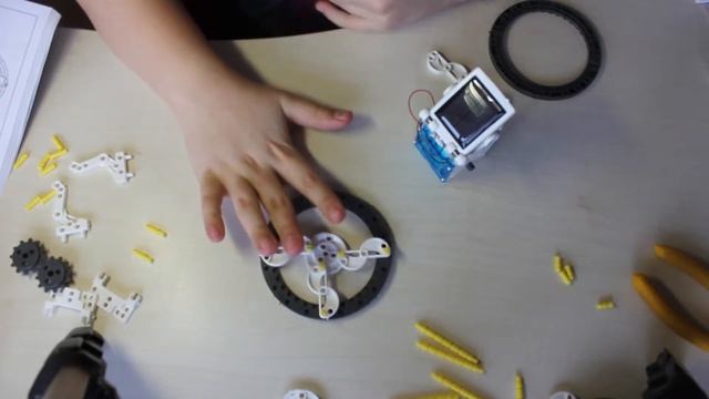 Сборка робота бот-колесо! Собираем робота на солнечных батареях! смотреть онлайн