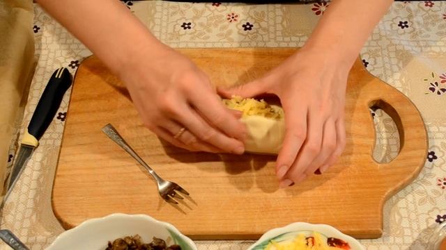 ВКУСНЫЕ ПИРОЖКИ С ГРИБАМИ И СЫРОМ - БЫСТРО И ПРОСТО. смотреть онлайн