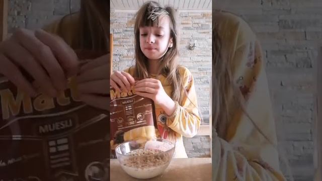 Учу делать хлопья (мюсли) с молоком, для тех кто не знает как делать? смотреть онлайн
