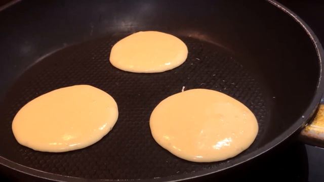 Как приготовить оладьи. Идеальные панкейки или наши оладьи. Как приготовить панкейки. смотреть онлайн