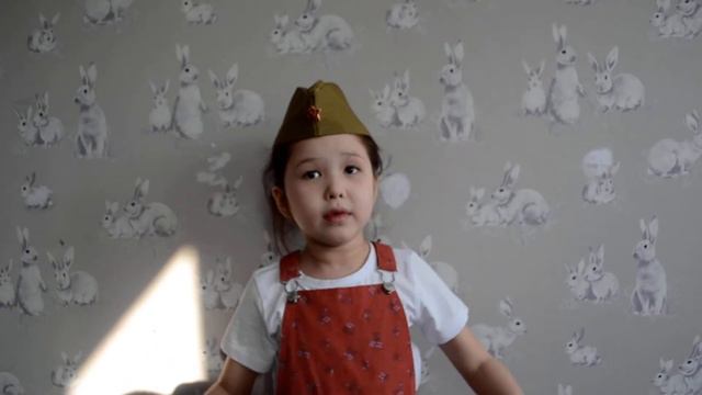 Аделина Курманалиева 6 лет."Мир на земле нужен всегда" смотреть онлайн