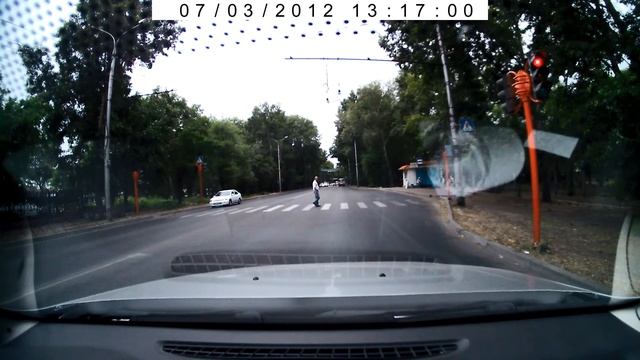 Пофигу на светофор и пешехода.ВАЗ 2115 х843ен124.Абакан смотреть онлайн