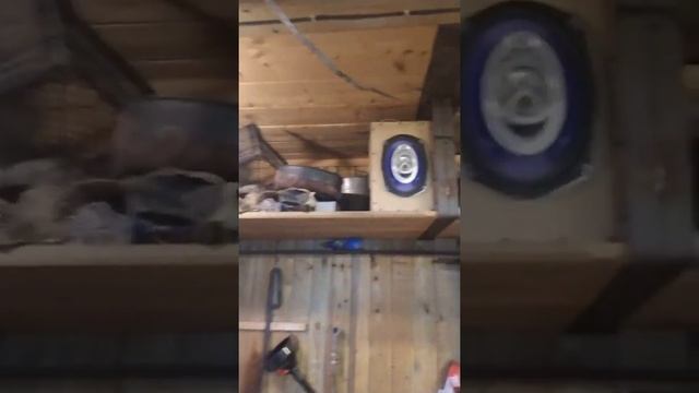 музон качает в гараже. смотреть онлайн