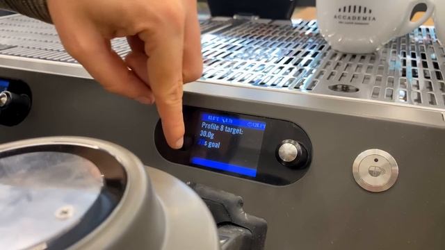 La Marzocco's New Strada X & Swan Coffee Grinder смотреть онлайн
