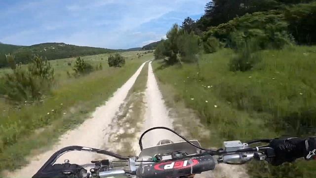 Эндуро покатушка на китайских мотоциклах 250 кубов по лесам, горам и полям.