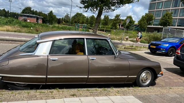 An Immaculate classic - Citroen DS смотреть онлайн