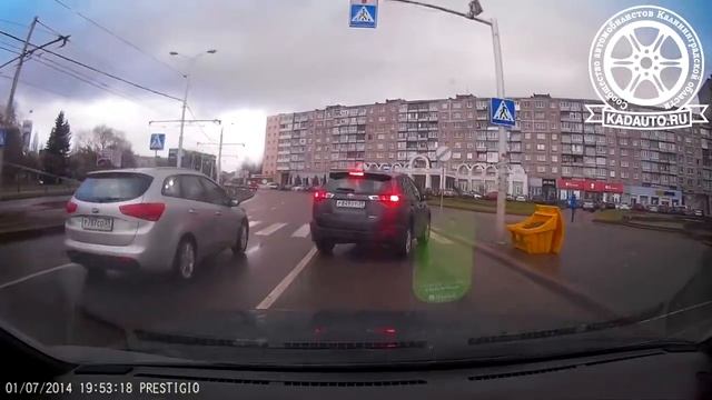 Новый вид пешеходов в Калининграде. Ул. Шевченко. 28.12.16 смотреть онлайн