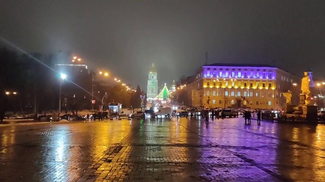 Колокольный звон Михайловского златоверхого монастыря. Ночная прогулка по новогоднему Киеву. смотреть онлайн