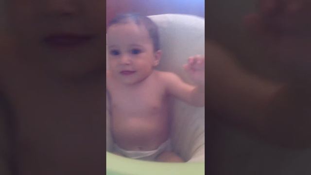 Малыш смеется (Аббуу - Ба!)