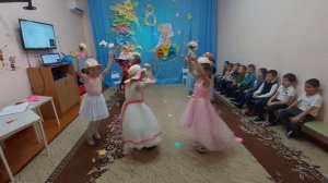 Танец с цветами. Подготовительная группа.