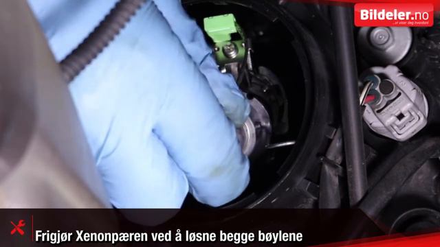 Mitsubishi Outlander: Hvordan bytte Xenonpære, D2S, i hovedlykt (facelift) - 2007 til 2012 mod. смотреть онлайн