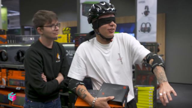 FlowiS og Sigge shopper GAMER-GEAR i blinde! смотреть онлайн