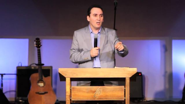 Крещенная огнём церковь-проповедь, С.Грейцаровский смотреть онлайн