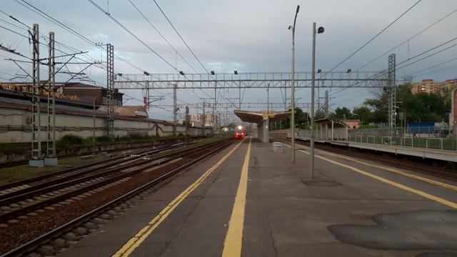 Ласточка подъезжает к станции Сходня смотреть онлайн