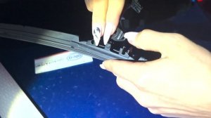 Замена щеток стеклоочистителей Hyundai Accent/Solaris, Kia Rio. Бескаркасные/гибридные Heyner