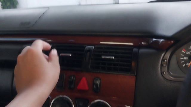 REVIEW MERCEDES-BENZ "NEW EYES" E230 CLASSIC (W210) M/T TAHUN 1997 || MERCY KOK MATIC! смотреть онлайн