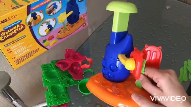 ИГРОВОЙ НАБОР «ФАБРИКА СЛАДОСТЕЙ» ДЛЯ ИЗГОТОВЛЕНИЯ МОРОЖЕНОГО И ПЕЧЕНЬЯ?ГОТОВИМ ВКУСНО С РЕБЕНКОМ смотреть онлайн