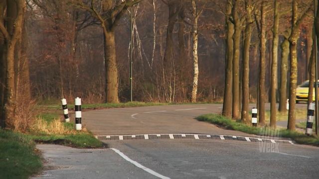 Opel Astra GTC Vs Renault Mégane Coupé GT Roadtest (english Subt.)