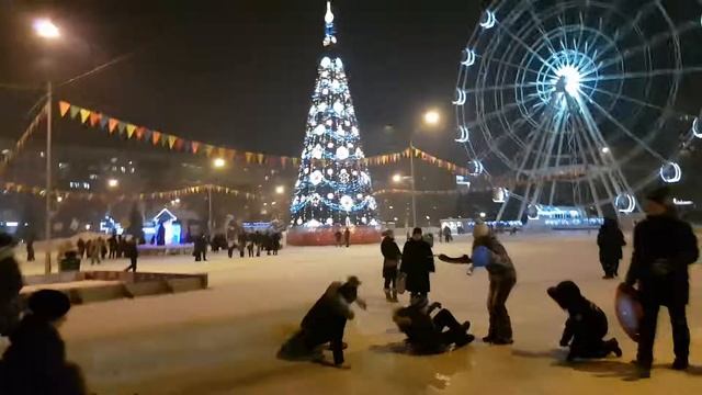 Площадь торжеств, 2 января 2019г.Новокузнецк смотреть онлайн