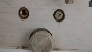Как открутить закисшие заглушки водорозеток?