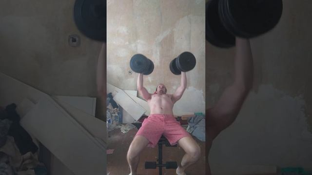 третий подход наклонный жим с гантелями лёжа угол 40° 12.02.2023 смотреть онлайн